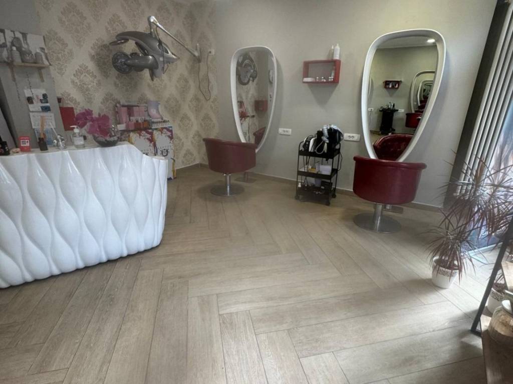 negozio in vendita ad Asti