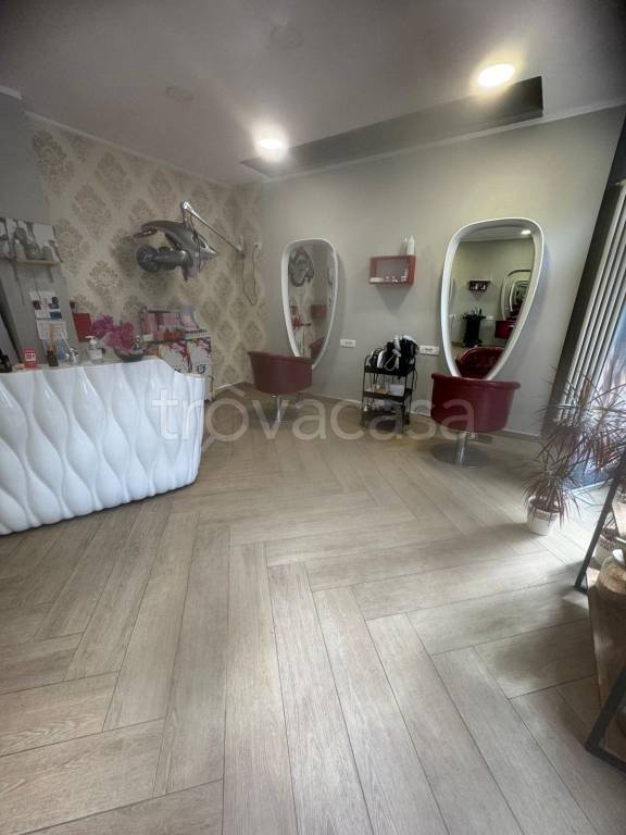 negozio in vendita ad Asti