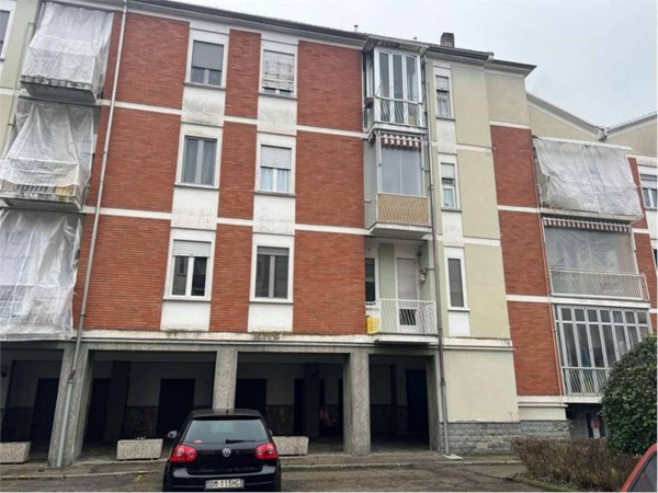 appartamento in vendita ad Asti in zona Bramairate