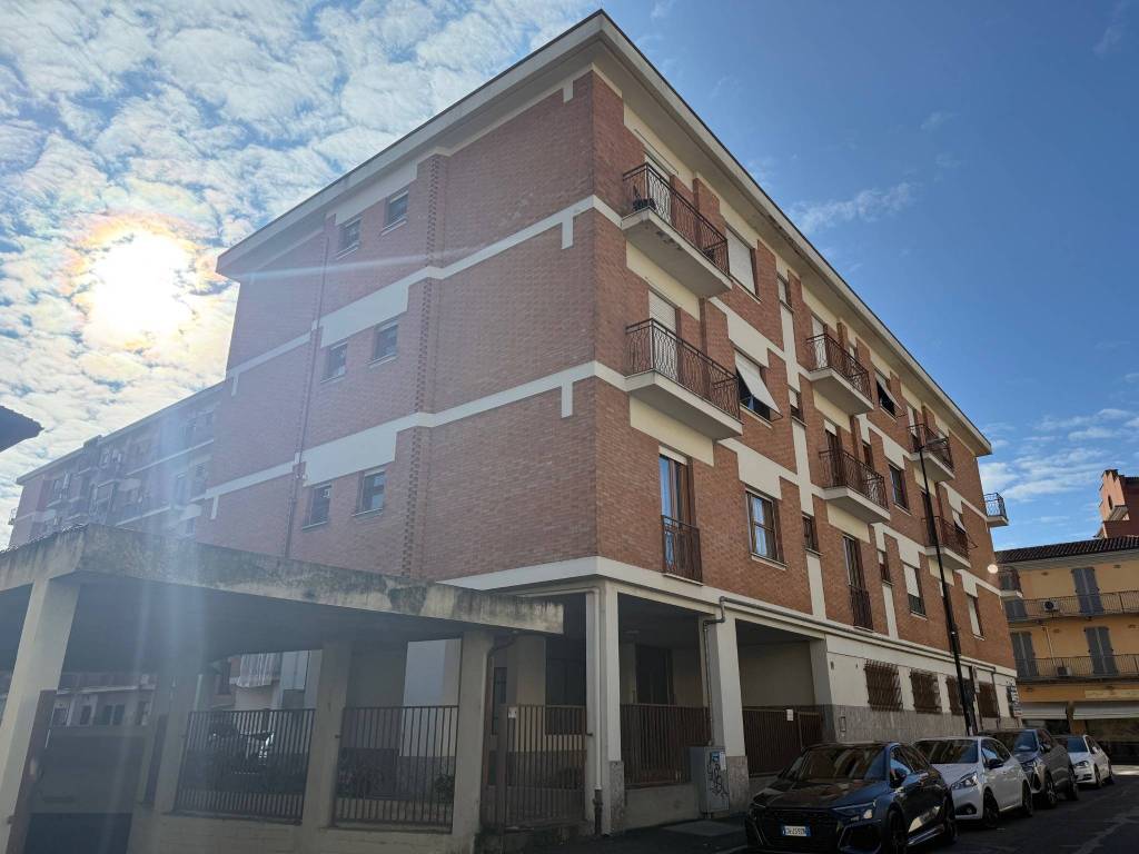 appartamento in vendita ad Asti in zona Quarto