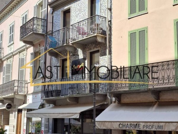 negozio in vendita ad Asti