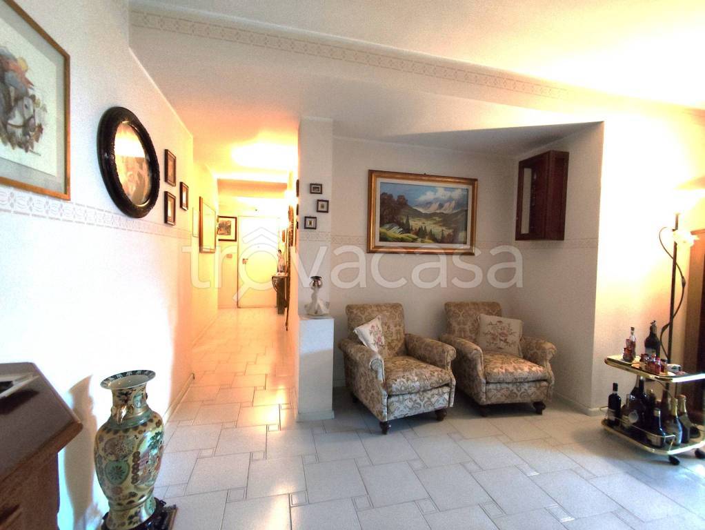 appartamento in vendita ad Asti in zona Pilone