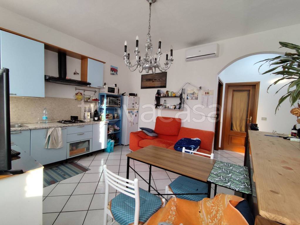 casa indipendente in vendita ad Asti in zona Valmanera