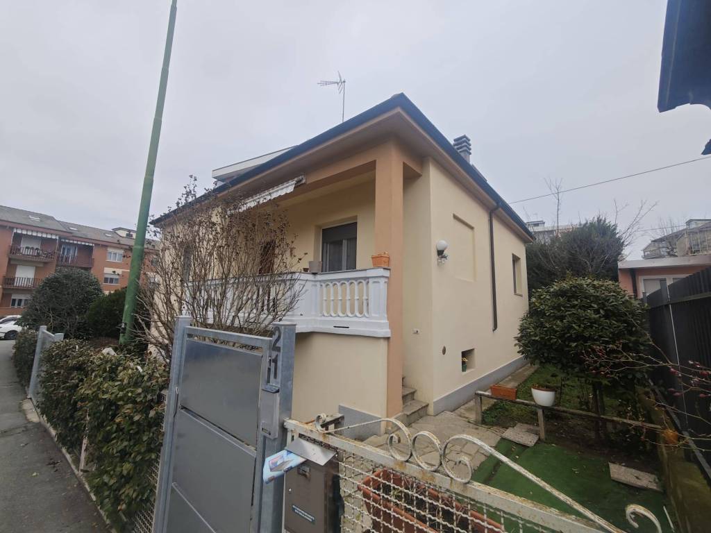 casa indipendente in vendita ad Asti