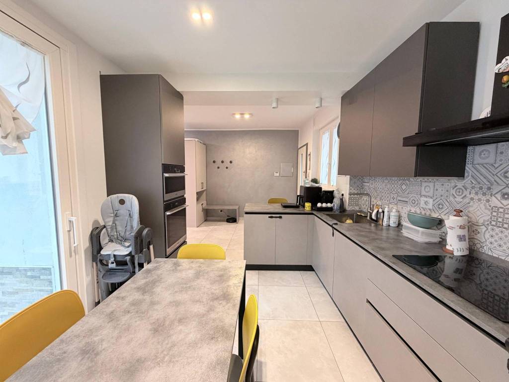 casa indipendente in vendita ad Asti in zona Centro Città