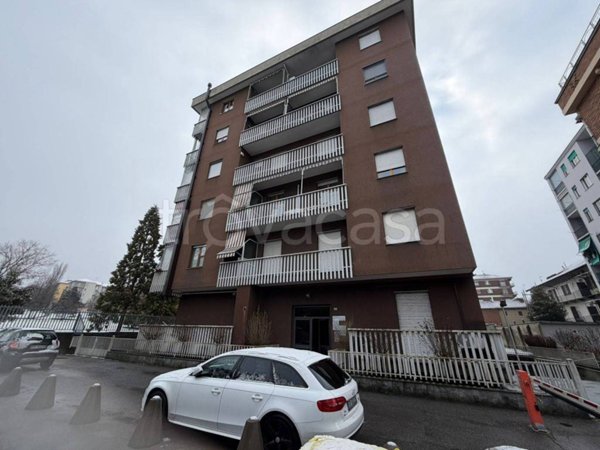 box auto in vendita ad Asti