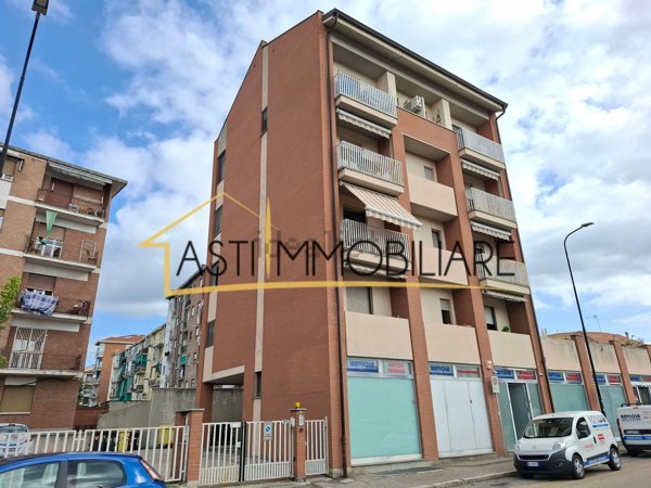 appartamento in vendita ad Asti in zona Quarto