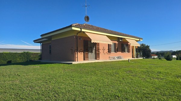 casa indipendente in vendita ad Asti in zona Centro Città