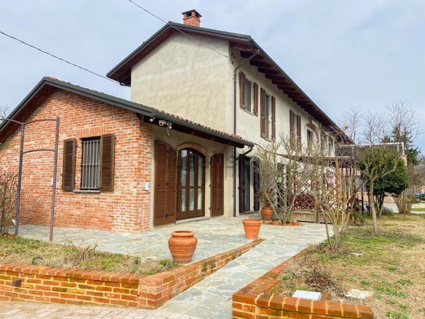 casa indipendente in vendita ad Asti in zona Centro Città