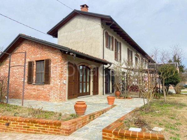 casa indipendente in vendita ad Asti in zona Centro Città