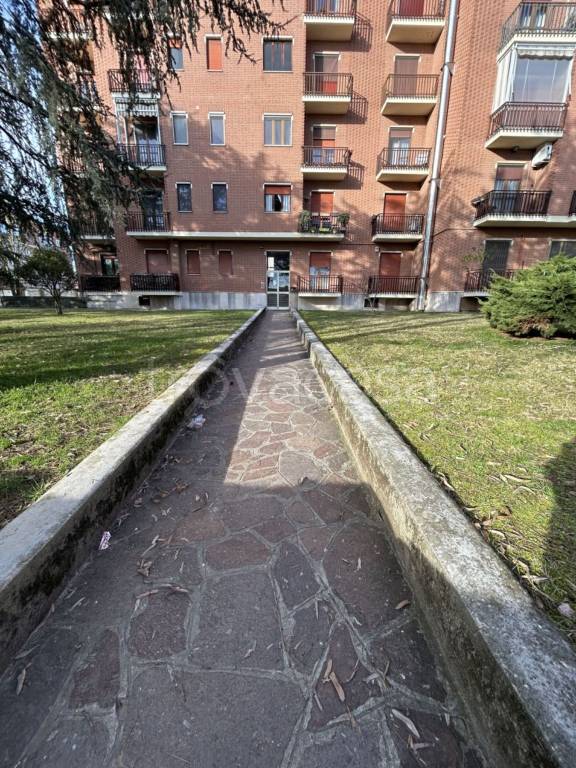 appartamento in vendita ad Asti in zona Pilone