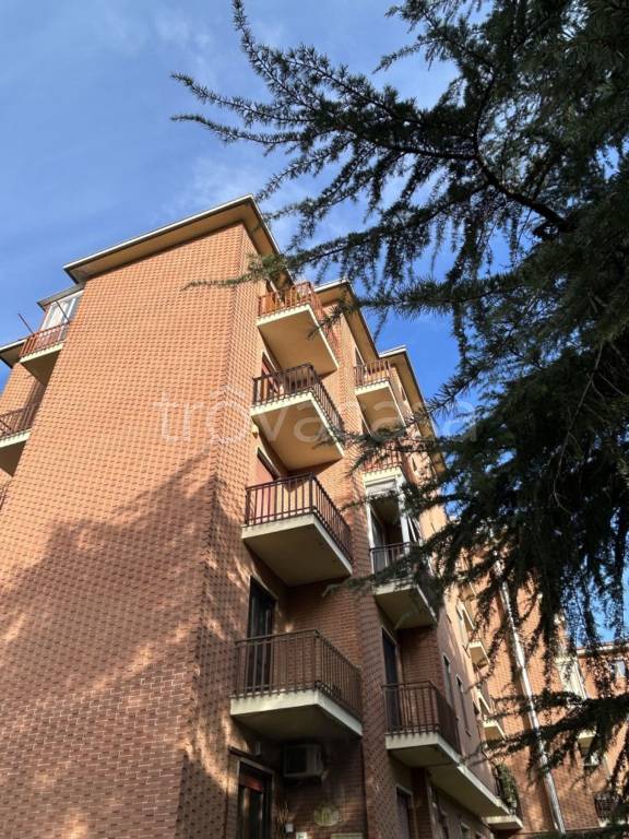 appartamento in vendita ad Asti in zona Pilone