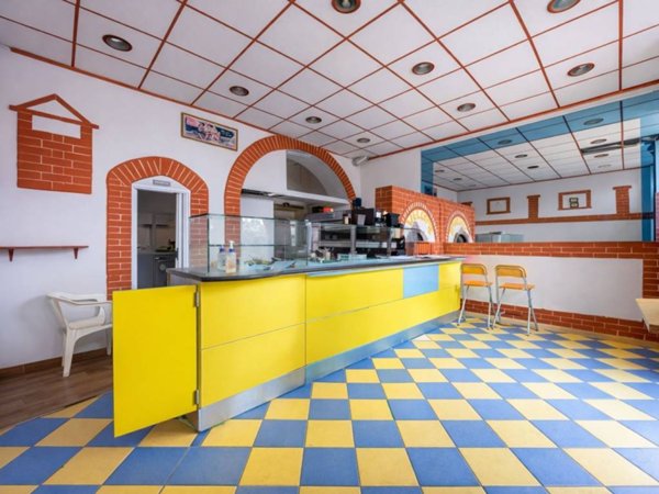 negozio in vendita ad Asti in zona Quarto