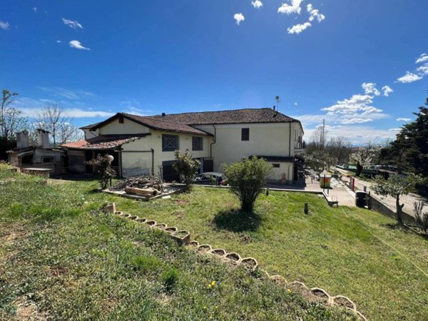casa indipendente in vendita ad Asti in zona Castiglione