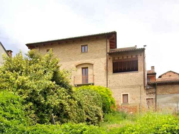 casa indipendente in vendita ad Asti in zona Castiglione