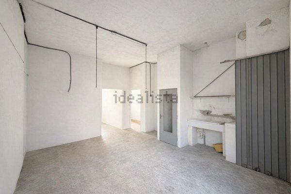 locale di sgombero in vendita ad Asti