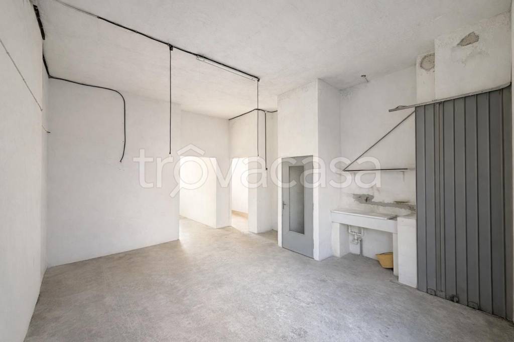 locale commerciale in vendita ad Asti