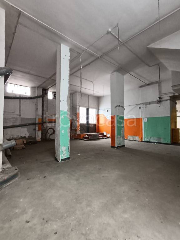 negozio in vendita ad Asti