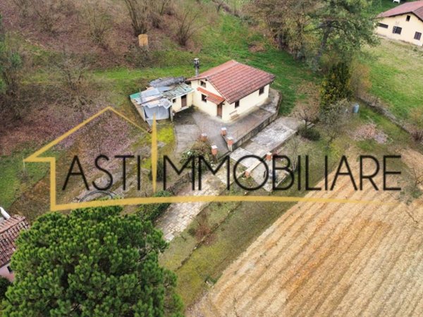 casa indipendente in vendita ad Asti in zona Castiglione