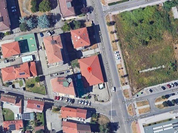 negozio in vendita ad Asti in zona Castiglione