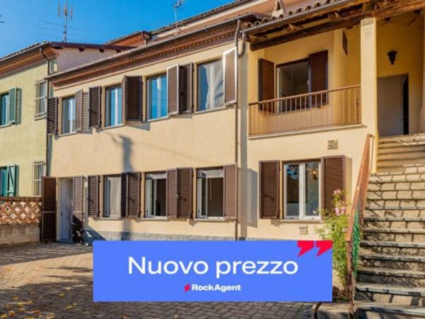 casa indipendente in vendita ad Asti in zona Castiglione