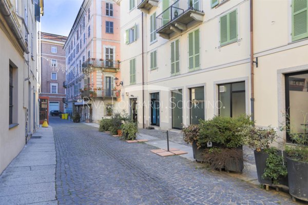 negozio in vendita ad Asti