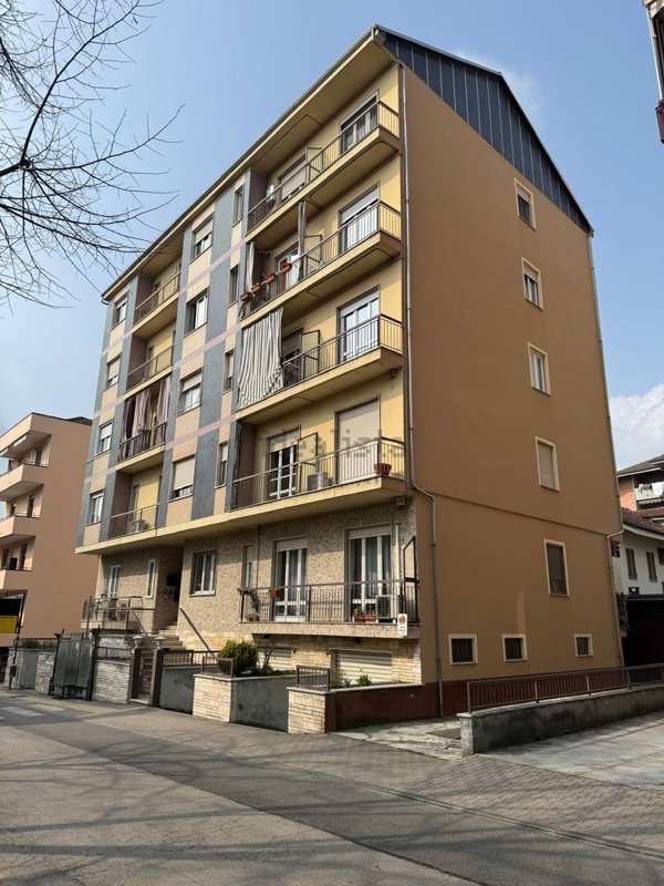 appartamento in vendita ad Asti in zona Maternita