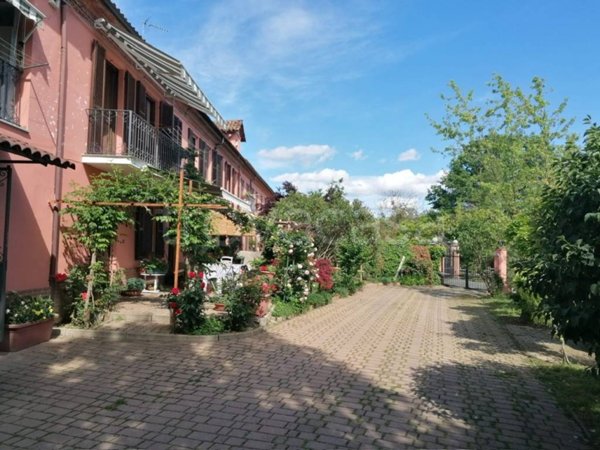 casa indipendente in vendita ad Asti in zona Madonna di Viatosto