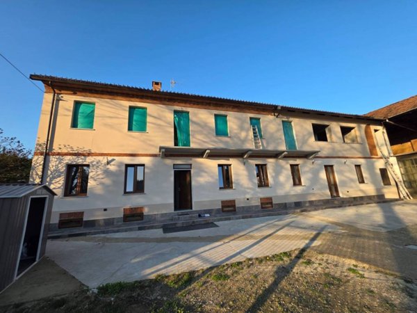 casa indipendente in vendita ad Asti in zona Bramairate