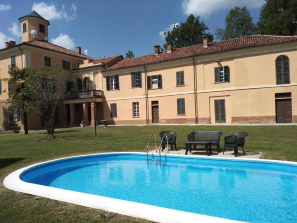 casa indipendente in vendita ad Asti in zona Mombarone