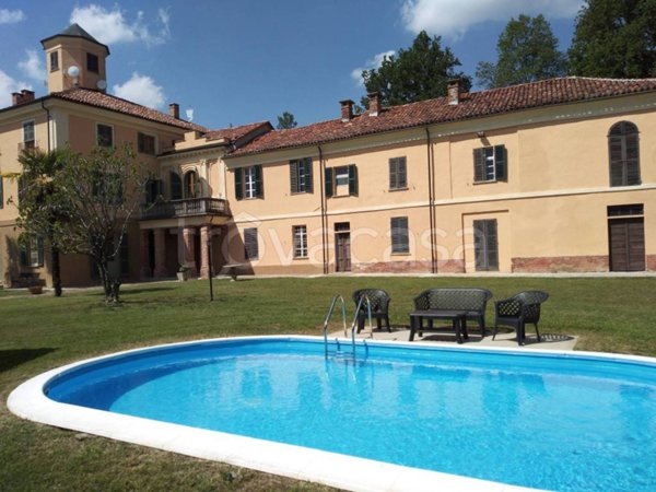 casa indipendente in vendita ad Asti in zona Mombarone