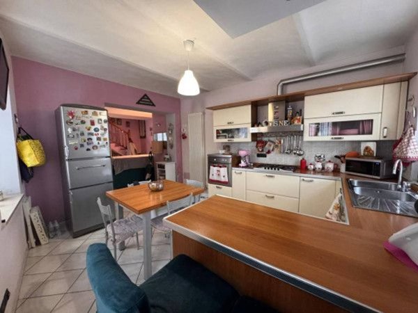 casa indipendente in vendita ad Asti in zona Trincere