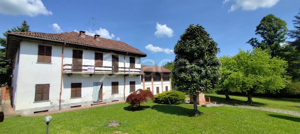 casa indipendente in vendita ad Asti in zona Quarto