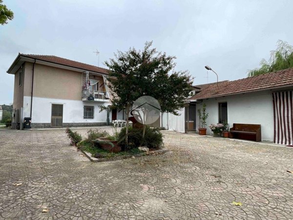 casa indipendente in vendita ad Asti in zona Canova