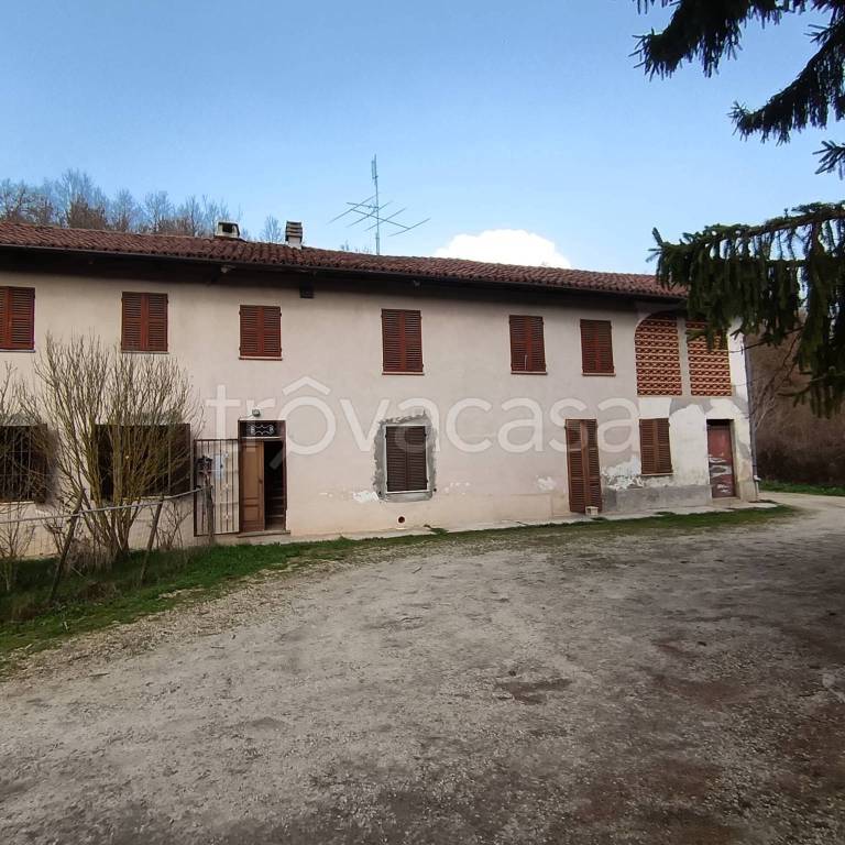 casa indipendente in vendita ad Asti in zona Castiglione