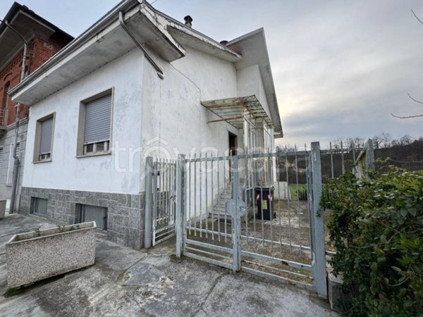 casa indipendente in vendita ad Asti in zona Valleandona