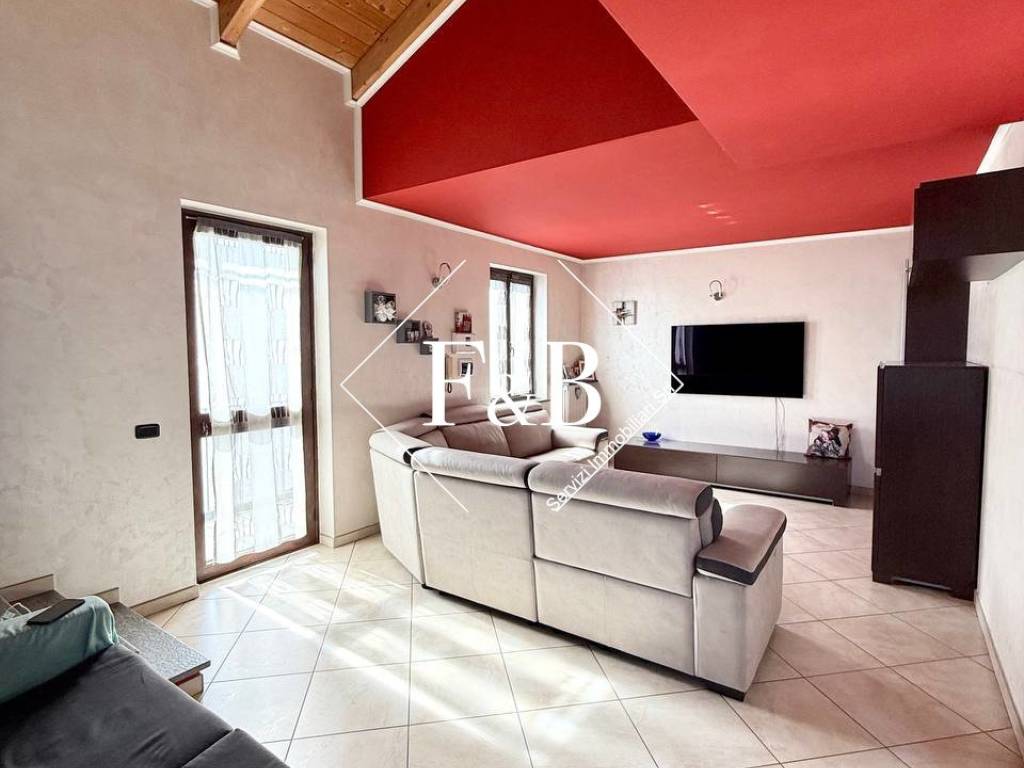 casa indipendente in vendita ad Asti in zona Valmanera