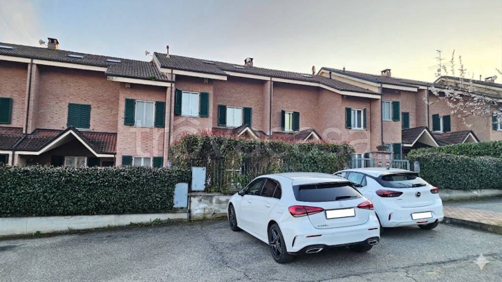casa indipendente in vendita ad Asti in zona Variglie