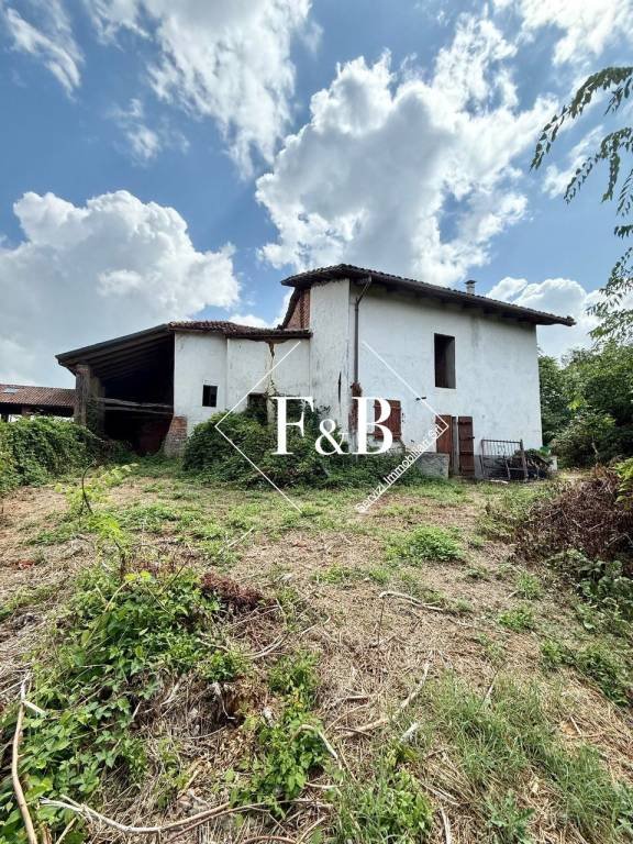 casa indipendente in vendita ad Asti in zona Serravalle