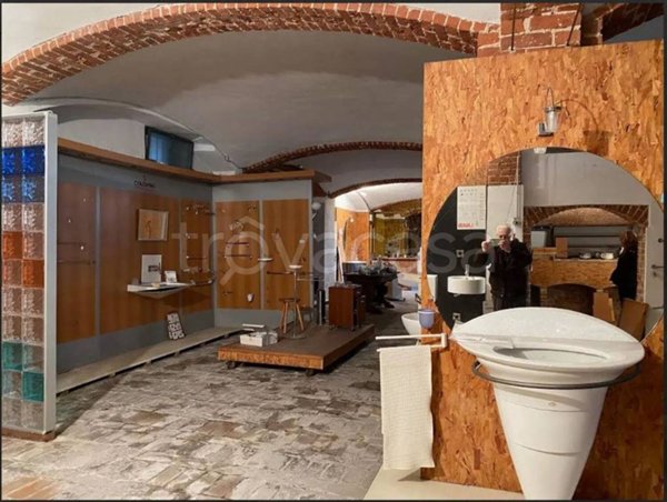 negozio in vendita ad Asti in zona Centro Città