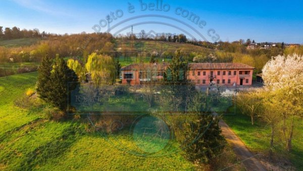 casa indipendente in vendita ad Asti in zona Valmanera
