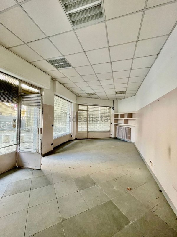 locale commerciale in vendita ad Asti