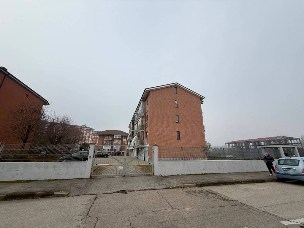 appartamento in vendita ad Asti in zona Quarto