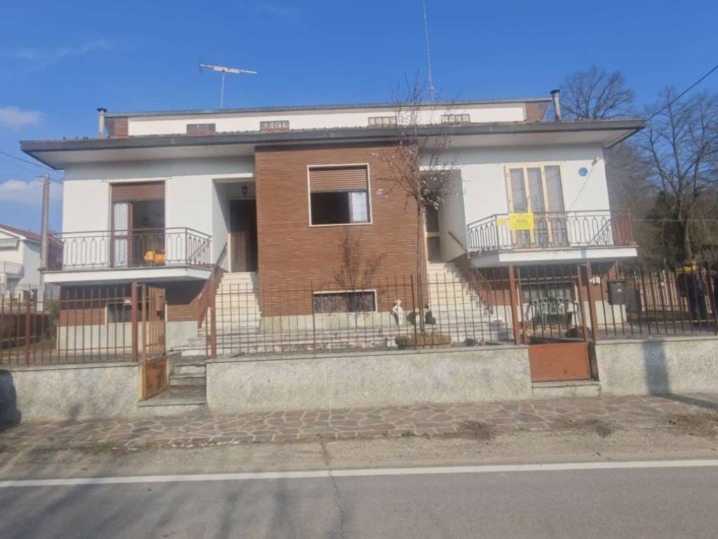 casa indipendente in vendita ad Asti in zona Sessant