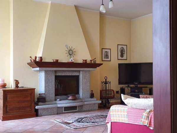 casa indipendente in vendita ad Asti in zona Quarto