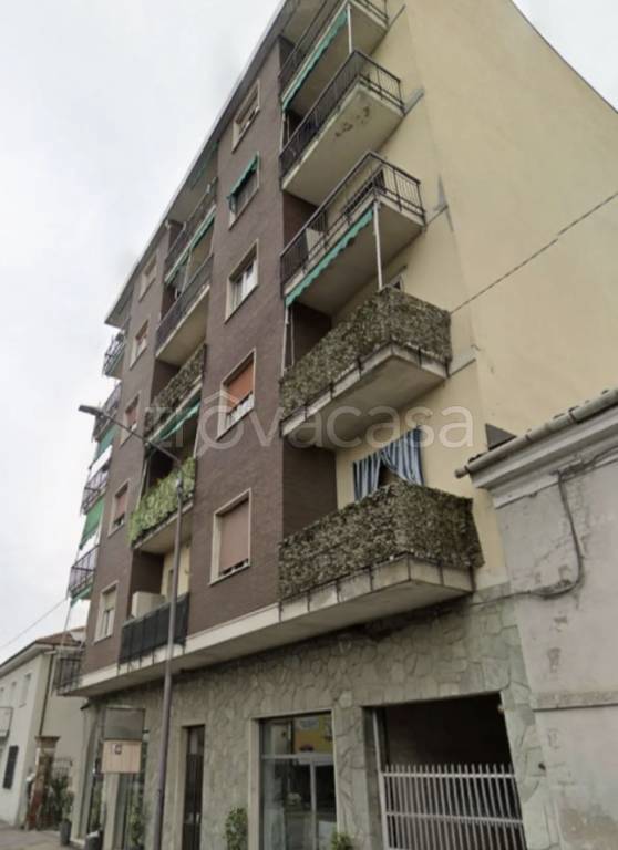 appartamento in vendita ad Asti in zona Pilone