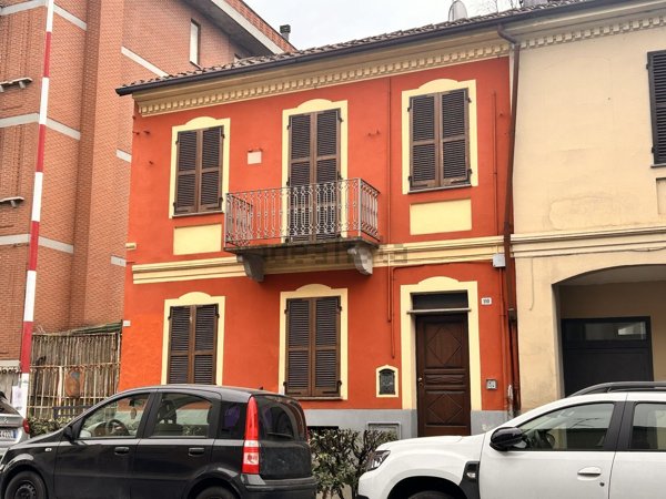 casa indipendente in vendita ad Asti in zona Centro Città