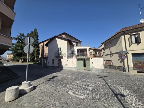 casa indipendente in vendita ad Asti in zona Centro Città