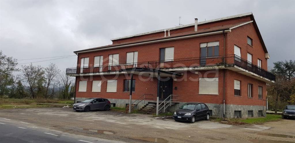 negozio in vendita ad Asti in zona Vaglierano