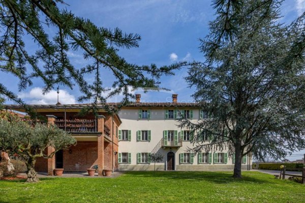 casa indipendente in vendita ad Asti in zona Castiglione